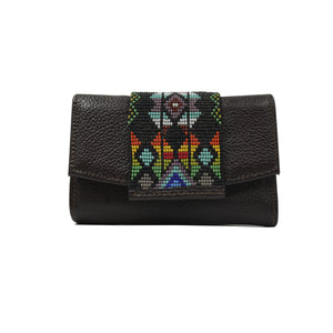 ck-932 cartera piel con grecas y geometria de chaquira artesanal