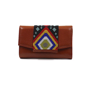ck-932 cartera piel con grecas y geometria de chaquira artesanal