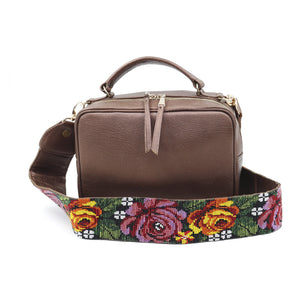 bk.125 bolsa de piel autentica de ternera con asa o strap artesanal de chaquira en diferentes diseños