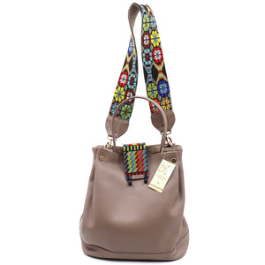 bk-1329 bolsa de piel con asa de chaquira artesanal de grecas