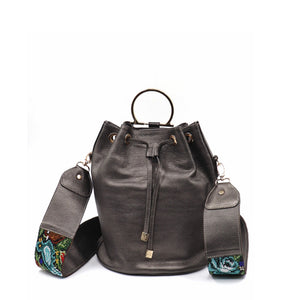 bk-1336 bolsa/morral de piel con asa de chaquira artesanal de fauna