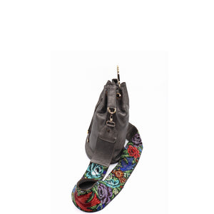 bk-1336 bolsa/morral de piel con asa de chaquira artesanal de fauna