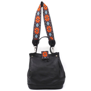 bk-1329 bolsa de piel con asa de chaquira artesanal de grecas
