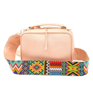bk-125 bolsa de piel con asa de chaquira de grecas