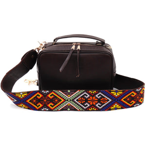 bk-125 bolsa de piel con asa de chaquira de grecas
