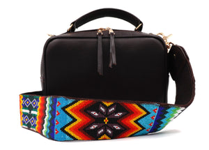 bk-125 bolsa de piel con asa de chaquira de grecas